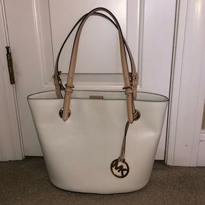 Michael Kors Leather Handbag (GREAT condition)